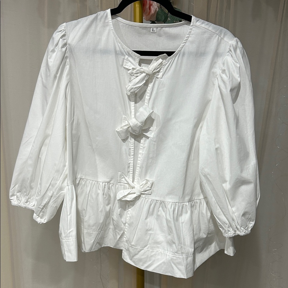 Chic White Bow-Accent Women's Blouse